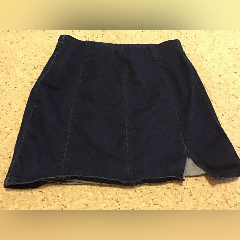 FREE PEOPLE SZ S DARK RINSE MINI SKIRT DENIM EUC STRETCH WAIST PULL ON